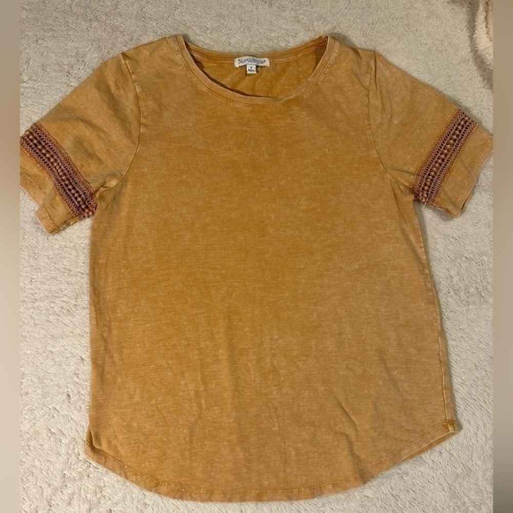 North style size small mustard yellow short sleeve shirt